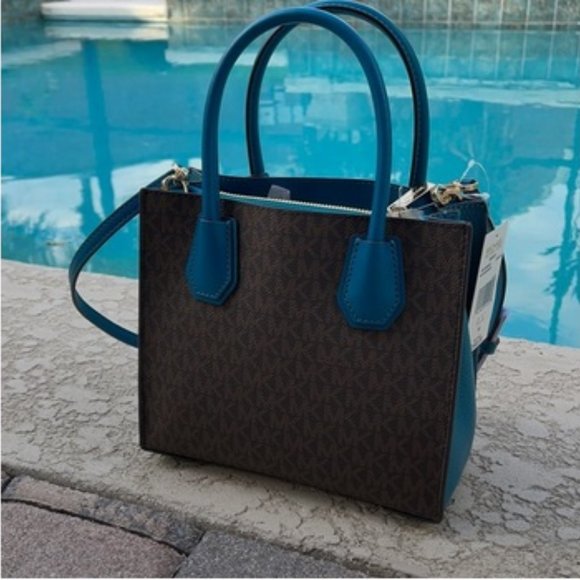 Michael Kors Mercer Medium Messenger Bag - Picture 3 of 16